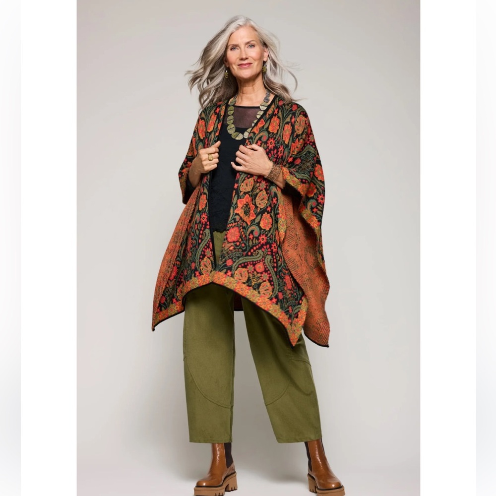 Mirabelle Poncho Alpaca Designed by Tey-Art - Picture 3 of 11